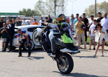 Motosiklet festivalinde akrobasisi gösterisi ilgiyle izlendi