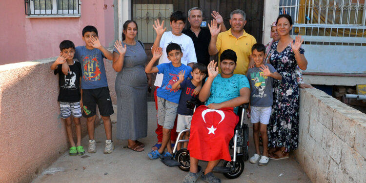 Mustafa’ya çalınan akülü sandalyesinin yerine yenisi verildi