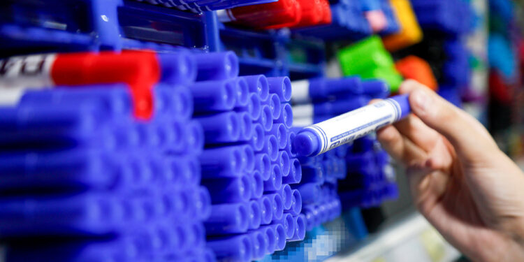 'Öğrencilere zehirli tahta kalemi satılıyor' iddiası