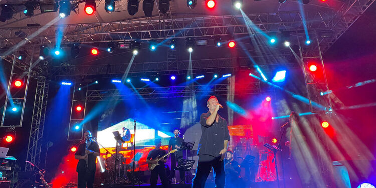 Oğuzhan Koç Kağıthane’de sahne aldı