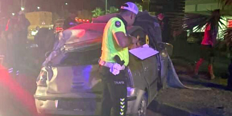 Otomobil elektrik direğine çarptı; 1 ölü, 3 yaralı