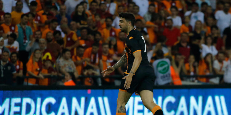 Ozan Tufan, ayın futbolcusu ödülüne aday gösterildi