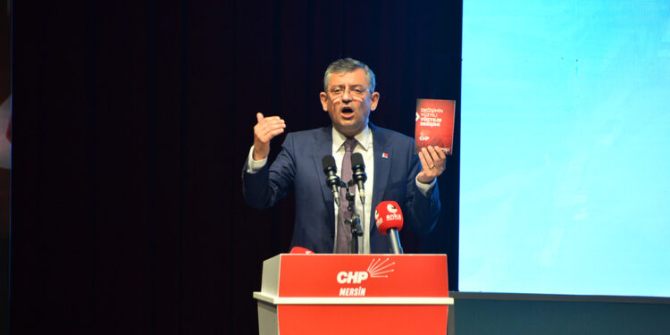 Özgür Özel, CHP Mersin İl Kongresi'nde konuştu