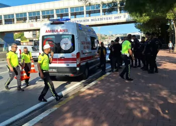 Polis minibüsleri zincirleme kazaya karıştı: 5 yaralı