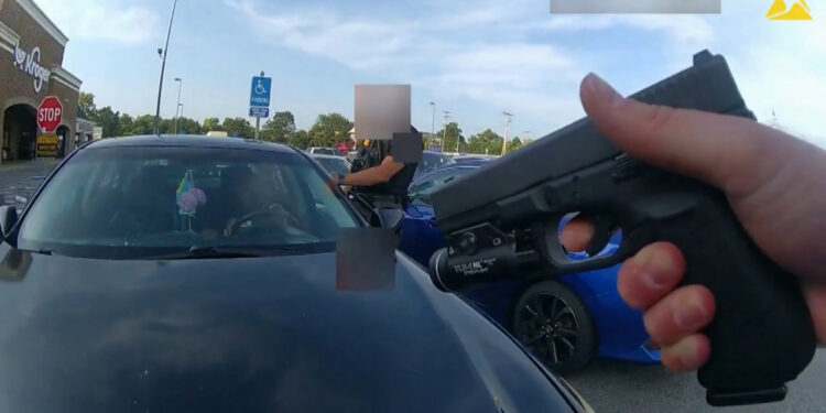 Polis tarafından öldürülen siyahi hamile kadın kamerada