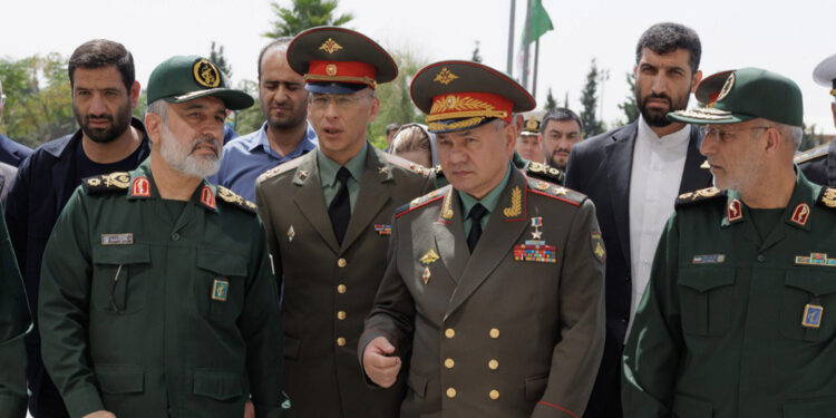 Rusya Savunma Bakanı Shoigu Tahran’da İHA’ları inceledi