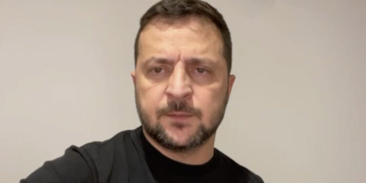 Rusya, insani yardım görevlilerinin aracını vurdu