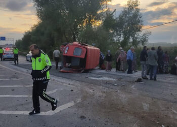 Samsun'da fındık işçilerini taşıyan minibüs devrildi: 15 yaralı