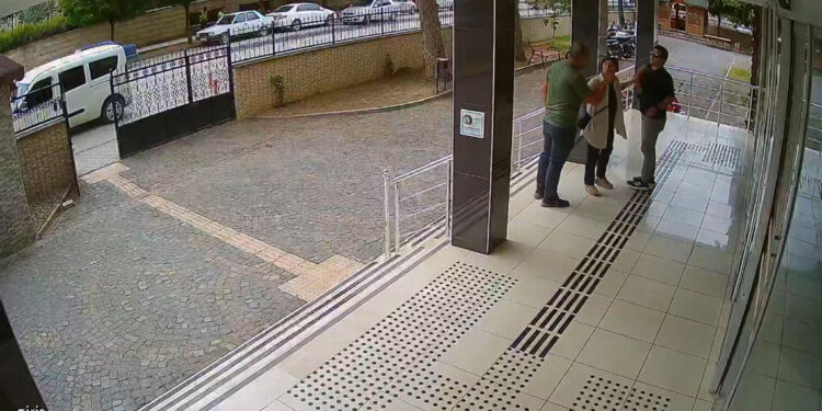 Samsun’da şüpheliyi görüntüleyen gazeteciye saldırı