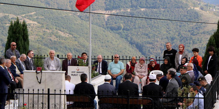 Şehit Başsavcı Murat Uzun, mezarı başında anıldı