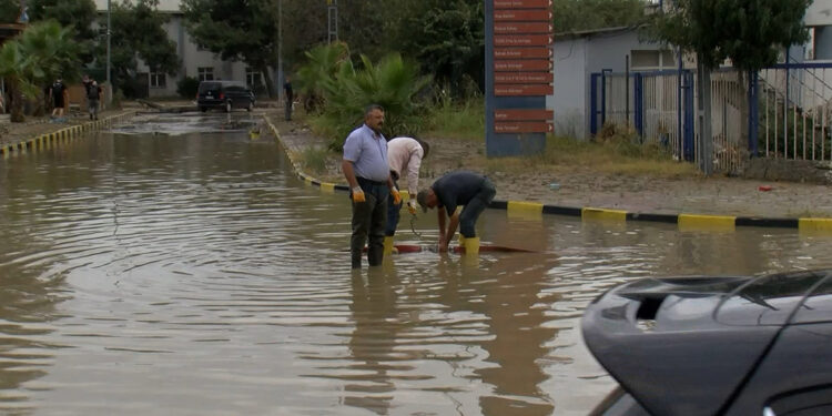 Selde mahsur kalan TIR şoförü: Felaketi yaşadım