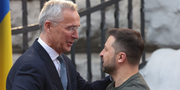 Stoltenberg Kiev'e sürpriz ziyaret gerçekleştirdi