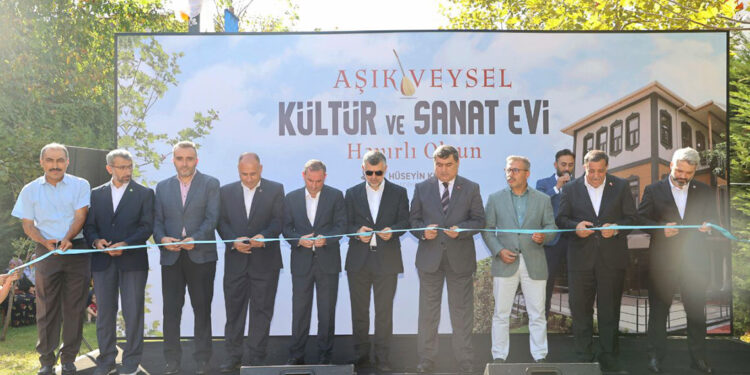 Sultanbeyli’de Aşık Veysel Kültür ve Sanat Evi açıldı