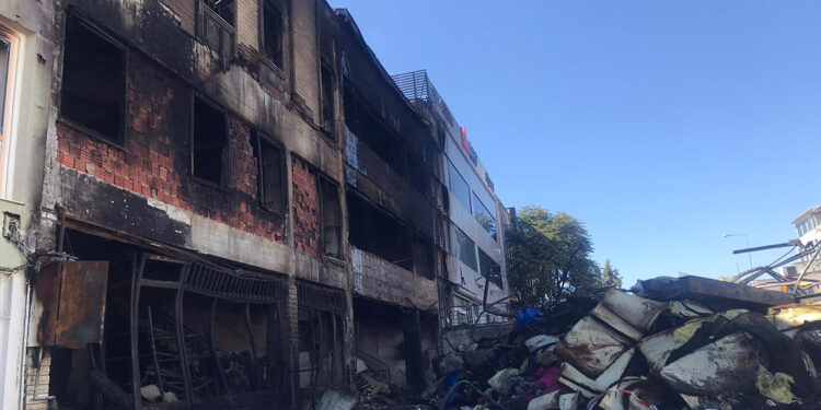 Sünger fabrikasındaki yangında can kaybı 3'e çıktı