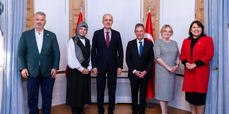 TBMM Başkanı Kurtulmuş, Dublin Büyükelçiliğini ziyaret etti