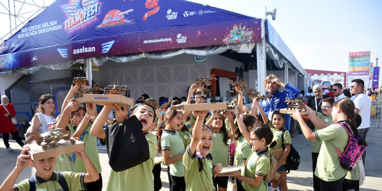 TEKNOFEST İzmir'de başladı