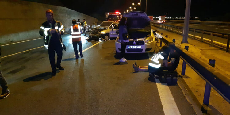 TEM yolunda 5 aracın karıştığı zincirleme kaza; 5 yaralı