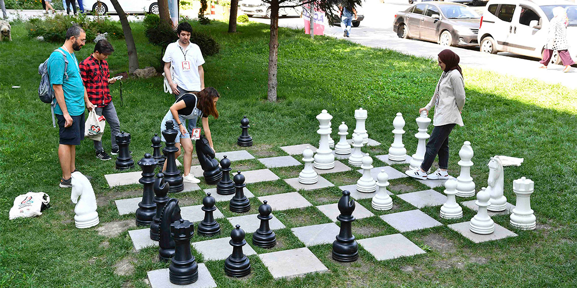 Ankara Büyükşehir Belediyesi gençleri desteklemeye devam ediyor. Kadın ve Aile Hizmetleri Daire Başkanlığı ve Toplum Gönüllüleri Vakfı iş birliğiyle “33. Gençlik Konseyi” Başkentte düzenlendi.