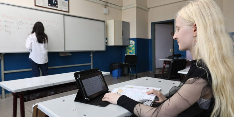 “TahtApp uygulaması ile ders takibini kolaylaştırıyoruz