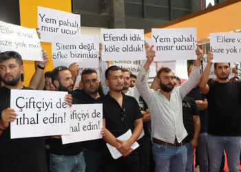Tarım fuarı açılışında çiftçilerden 'maliyet' protestosu