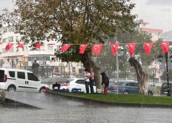 Tekirdağ'da sağanak yağış etkili oldu