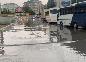 Tekirdağ'da sağanak yağış etkili oldu