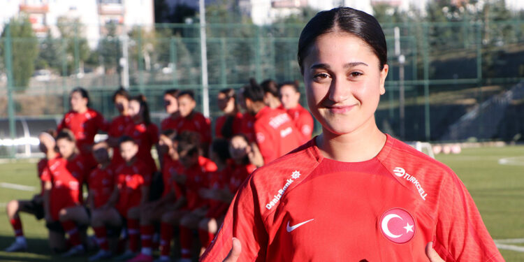 Tuana Naz, babasının 'futbolcu evlat' isteğini yerine getirdi
