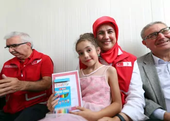 Türk kızılay'dan depremzede 50 bin çocuğa eğitim desteği