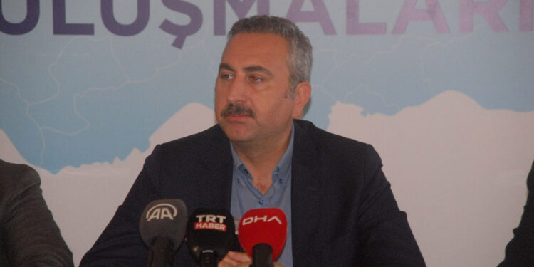 Türkiye'nin sivil ve demokratik anayasa yapma ödevi var