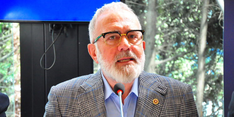 Türkiye'ye darbe anayasası ile yönetilmek yakışmıyor