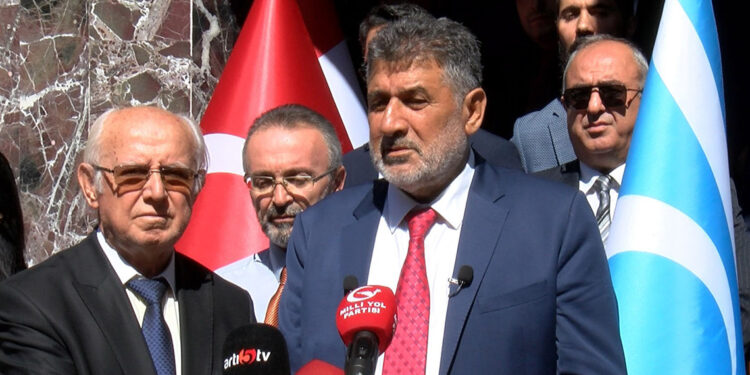 Türkmenlere uzanan el Türk milletine uzanan el gibidir