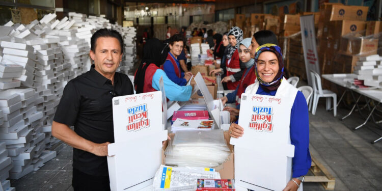 Tuzla Belediyesi'nden 50 bin öğrenciye kırtasiye desteği