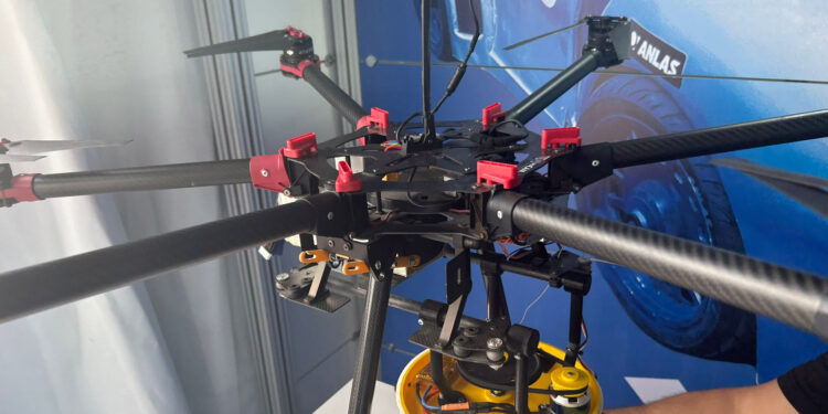 Üniversiteliler, tohumlama yapabilen hava aracı geliştirdi