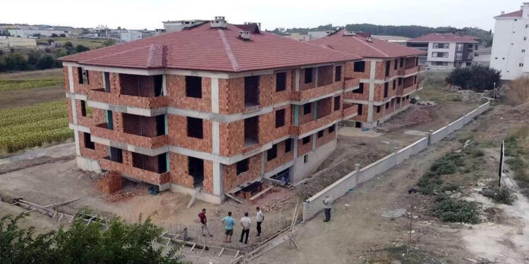 Uygunluk raporu verilen beton 'kullanılamaz' çıktı; binalar yıkıldı