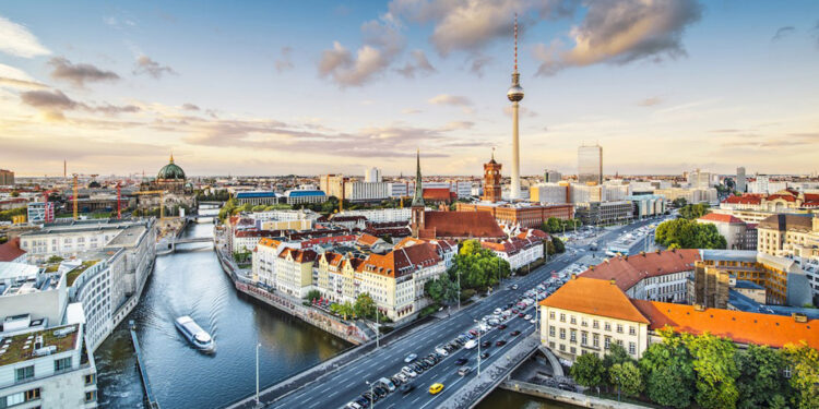 Uzmanı uyardı; Almanya'ya göç ederken dikkat