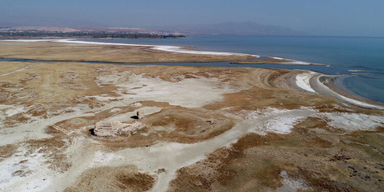 Van Gölü'ndeki alan kaybı 100 kilometrekareye ulaştı