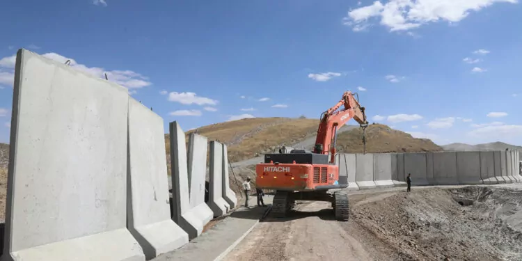 Van-i̇ran sınır hattında140 kilometrelik duvar inşası