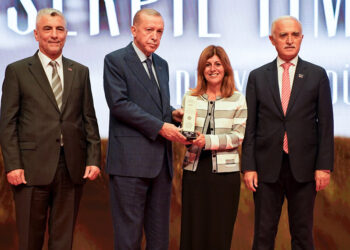 Vodafone Avrupa CEO’su Serpil Timuray’a ‘İş Dünyası Ödülü’