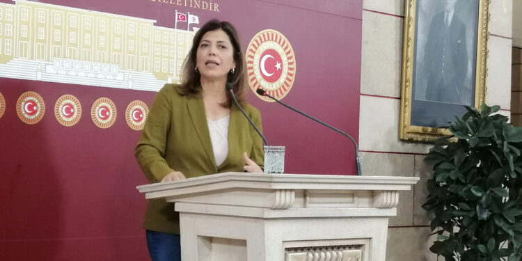 YSP'li Beştaş: Meclisin acil toplanması gerekiyor