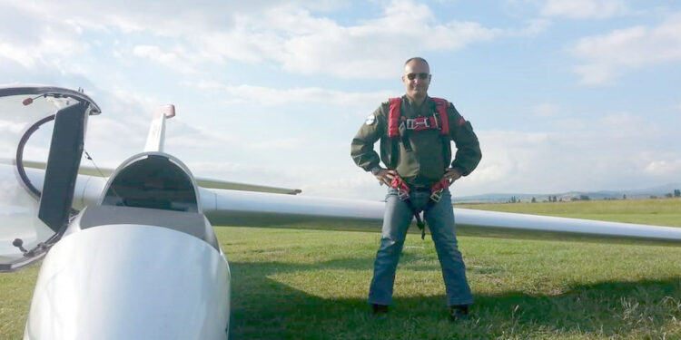 Yelkenkanatlar çarpıştı; 1 pilot öldü, 1 pilot yaralı