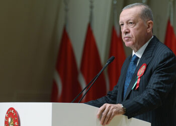 Yeni anayasa girişimlerimizi tekrar başlatacağız