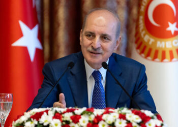 Yeni bir anayasa mecburiyeti ortadadır