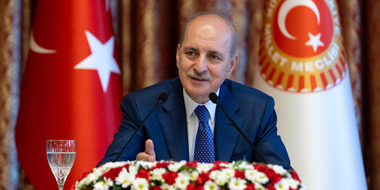 Yeni bir anayasa mecburiyeti ortadadır