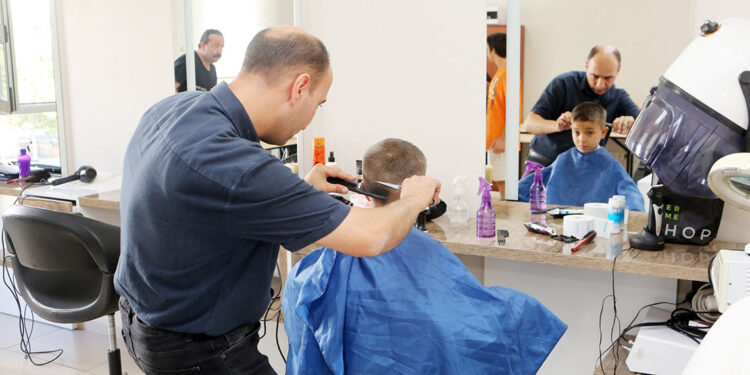 Yenimahalle’den öğrencilere okul öncesi saç bakımı