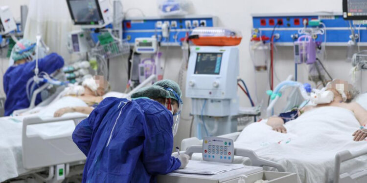 Yoğun bakım hastası, savaşa giren biri gibi travma yaşar