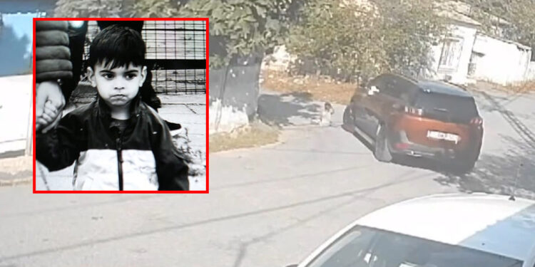 Yolda kedi seven 2 yaşındaki Salih, otomobilin altında kaldı