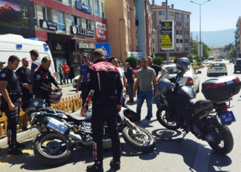 Yunus timinin motosikleti otomobile çarptı; 2 yaralı