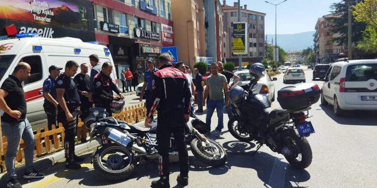 Yunus timinin motosikleti otomobile çarptı; 2 yaralı