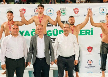 Yunusemreli yağlı güreşçilerden 2 madalya
