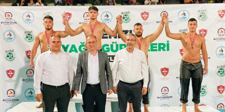 Yunusemreli yağlı güreşçilerden 2 madalya